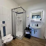 Pensjonat Kapitaenshaus-lassen-zimmer-odysseus Westerland